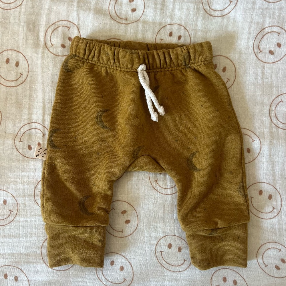 Yellow moon childhoods jogger